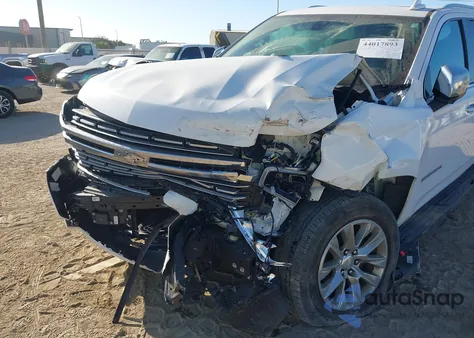 2021 Chevrolet Suburban 4Wd Premier z USA, uszkodzony, nr VIN 1GNSKFKD9MR282623